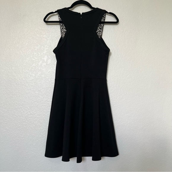 2/$30 Robbi and Nikki Casual A line dress- black and white color block print - Picture 6 of 14